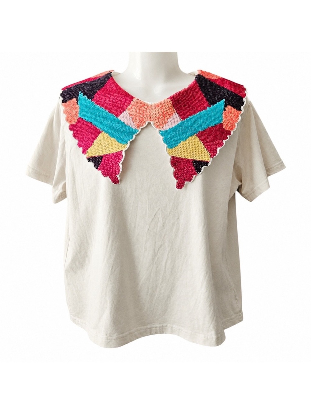 QUEEN OF SPARKLES Cream Tee with Multicolor Crochet Collar